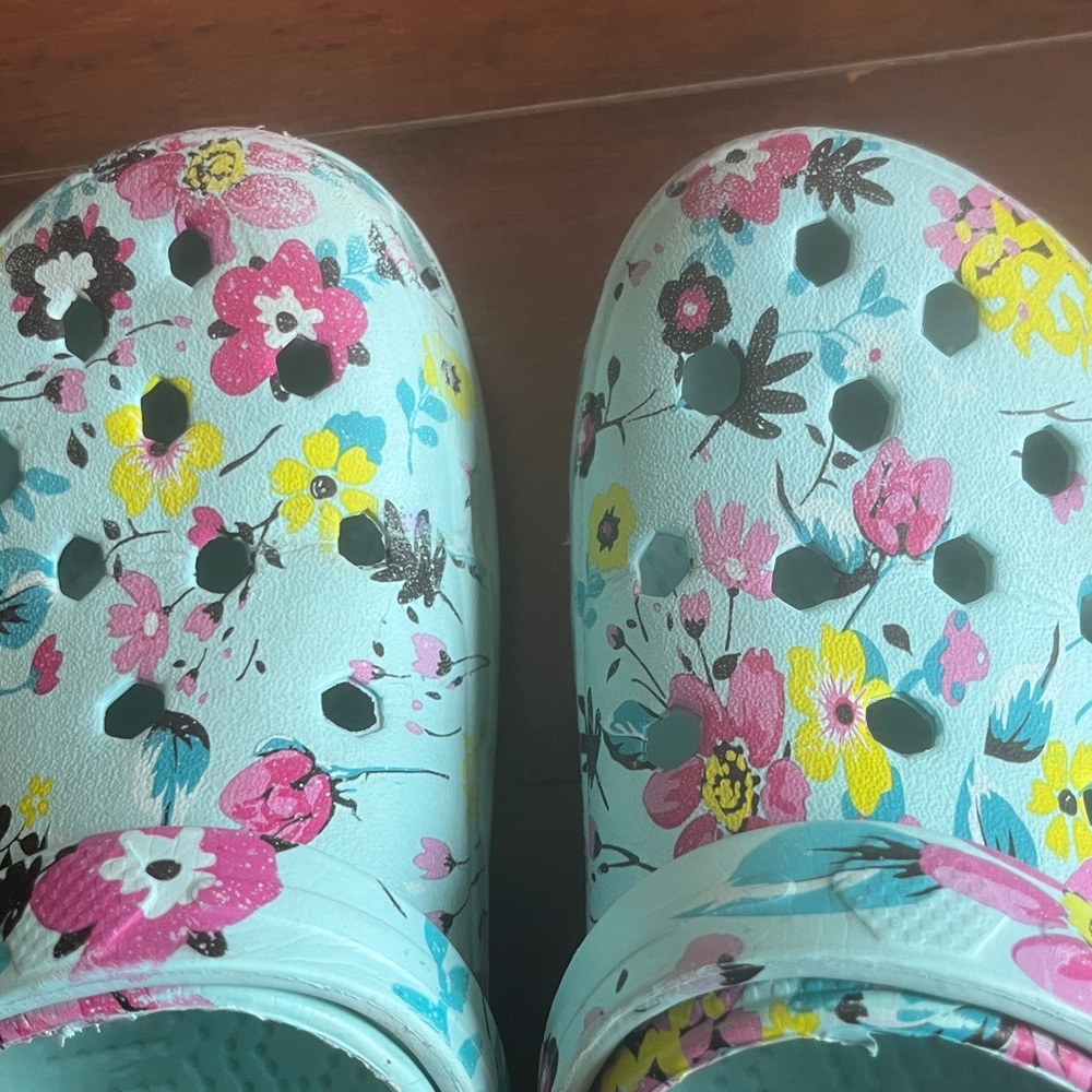 Women’s Blue Floral Clogs Sz US 10 - Picture 2 of 5
